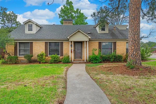 a view of an outdoor space