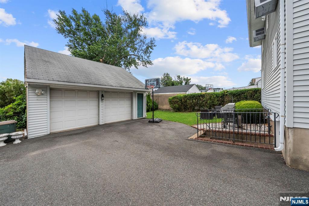 101 Maple Hill Road Clifton, NJ 07013 - Photo 30 of 39