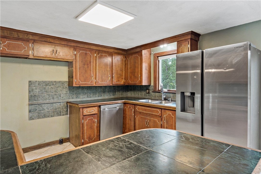 2 Huckleberry Road Coventry, RI 02816 - Photo 5 of 27