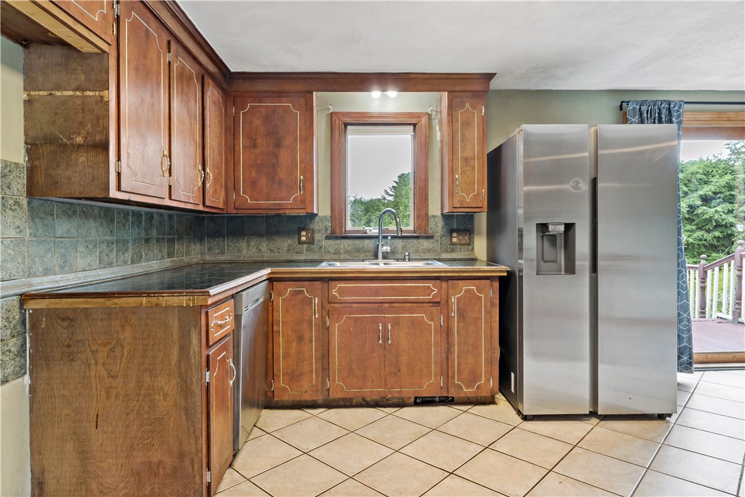 2 Huckleberry Road Coventry, RI 02816 - Photo 8 of 27