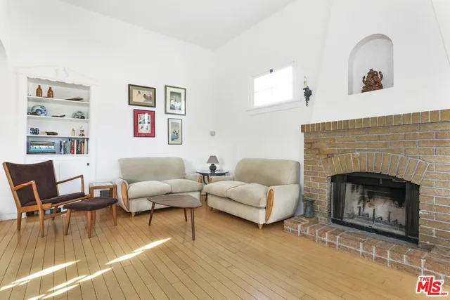 $5,000 | 1423 McCollum Street, Los Angeles, CA 90026