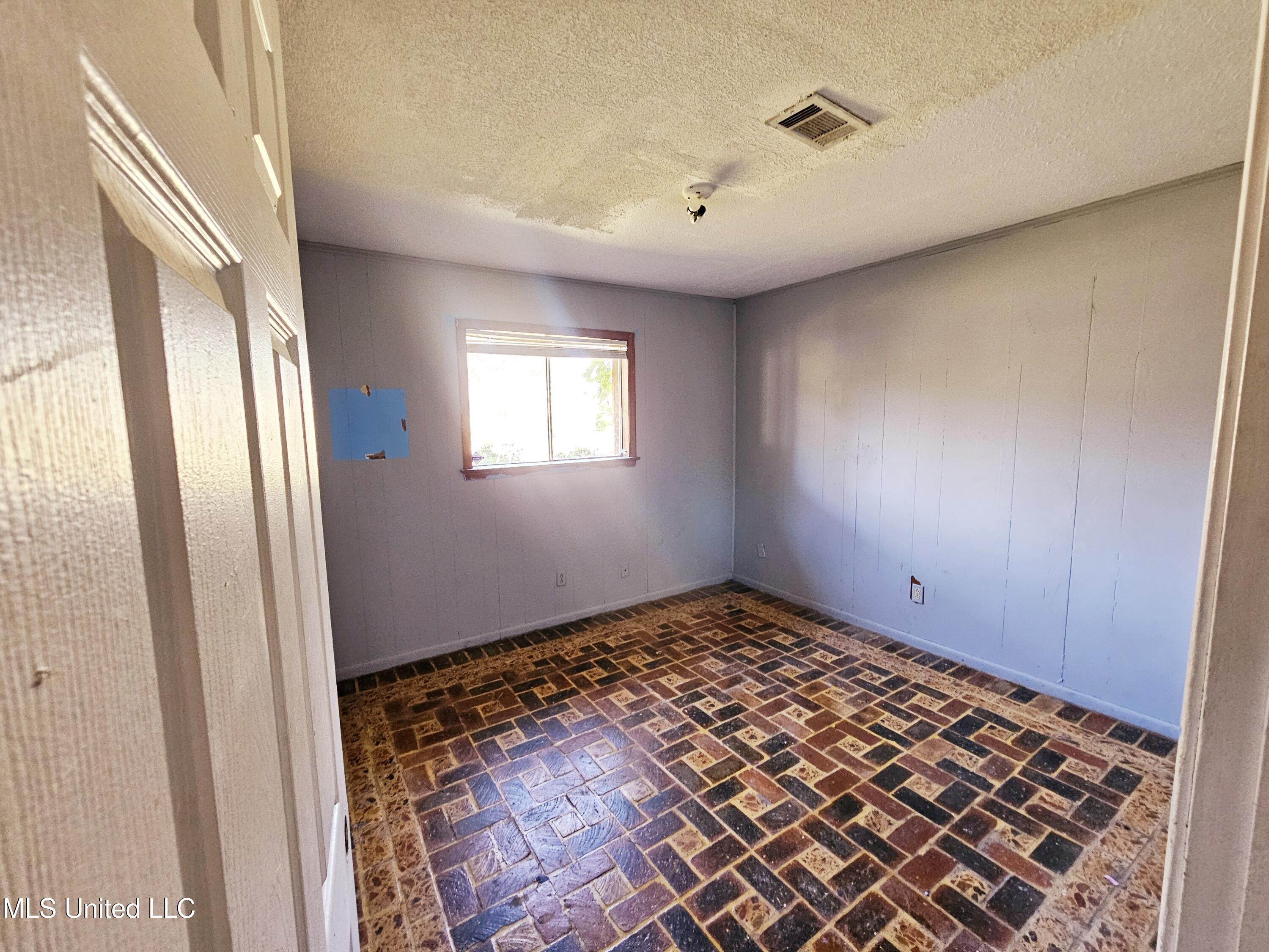 5630 Frederick Street Moss Point, MS 39563 - Photo 6 of 8 20241028_111014
