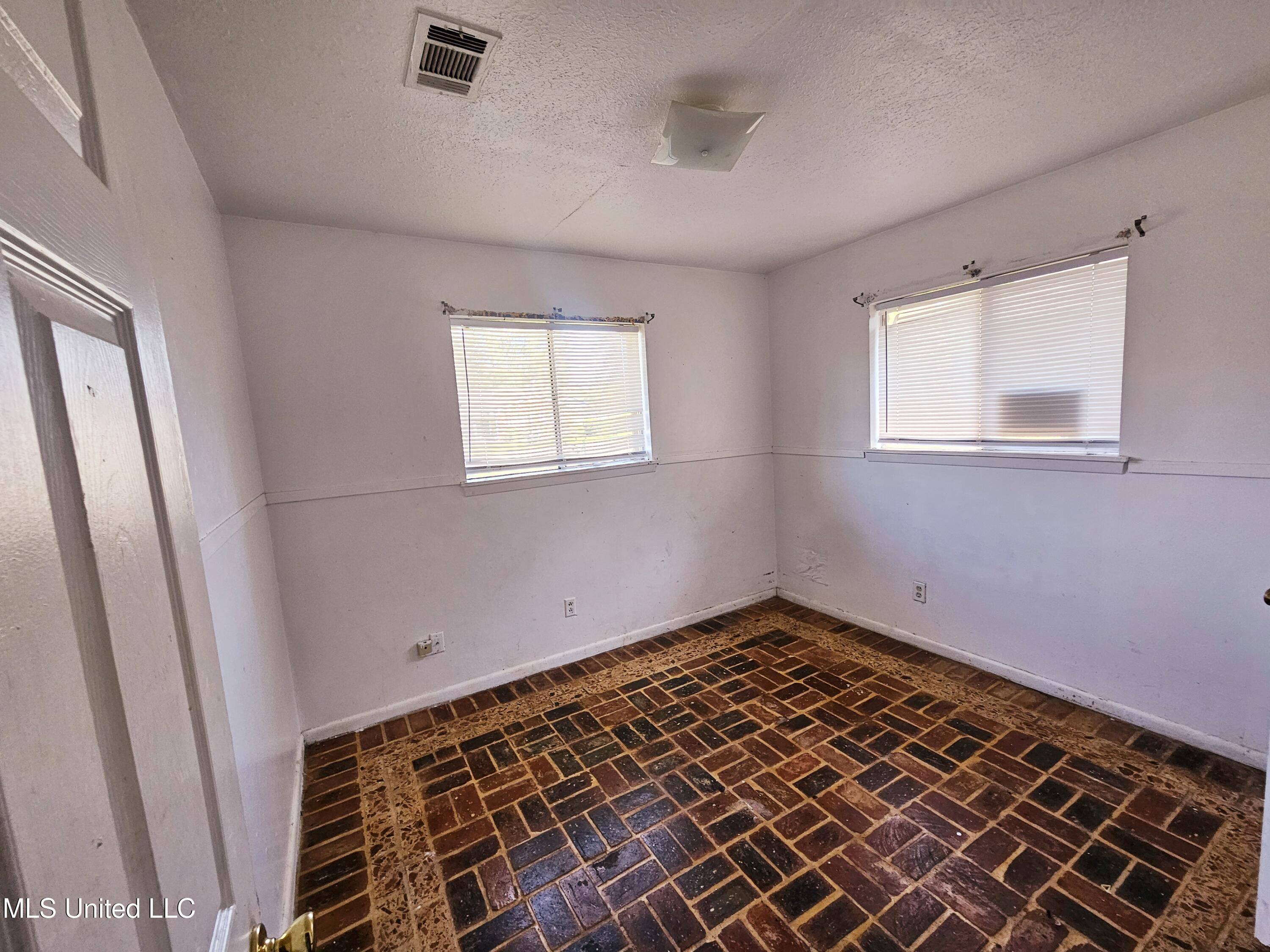 5630 Frederick Street Moss Point, MS 39563 - Photo 7 of 8 20241028_111028