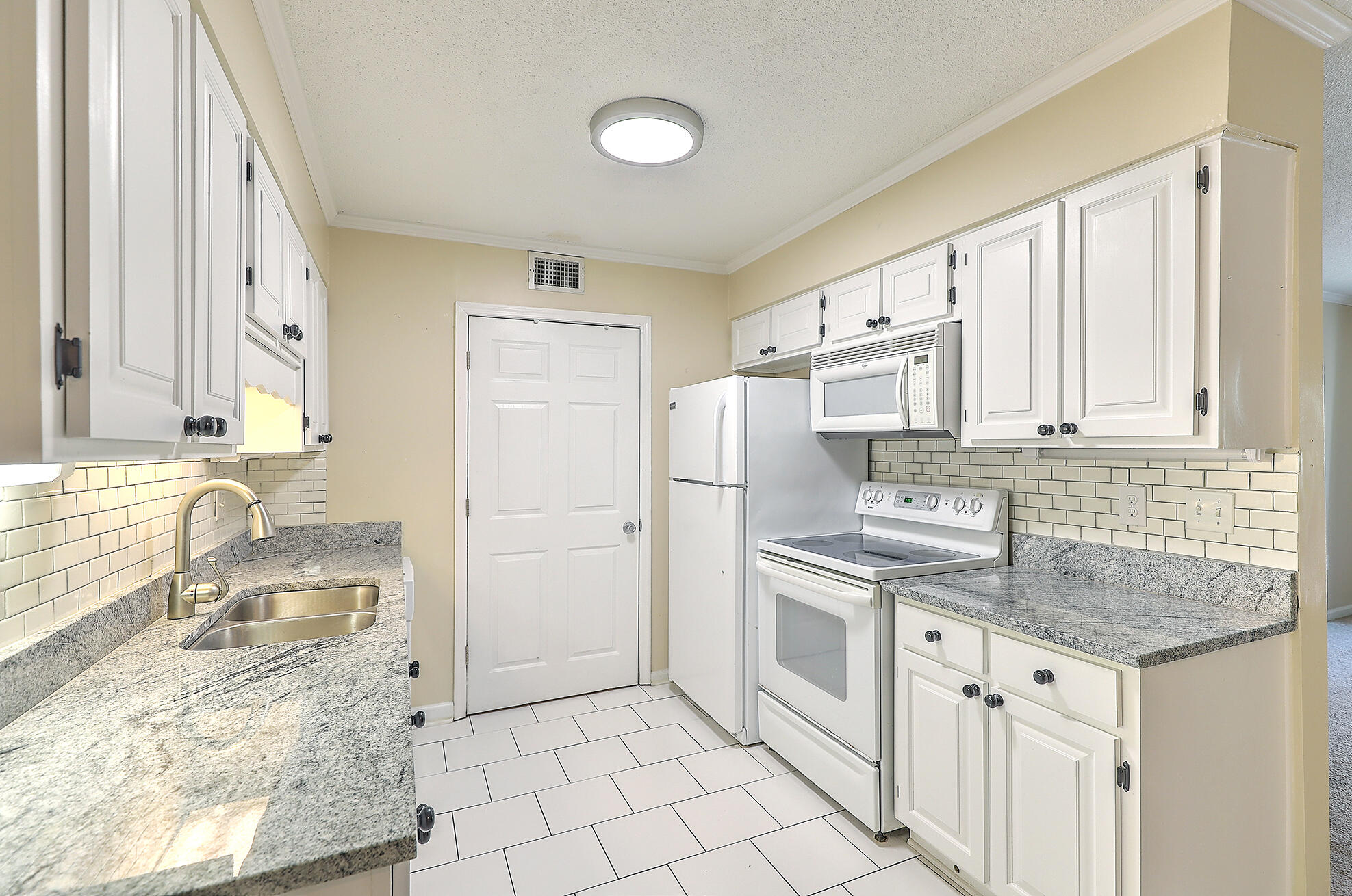 1402 Camp Road, Unit 6A Charleston, SC 29412 - Photo 3 of 28 Updated Kitchen