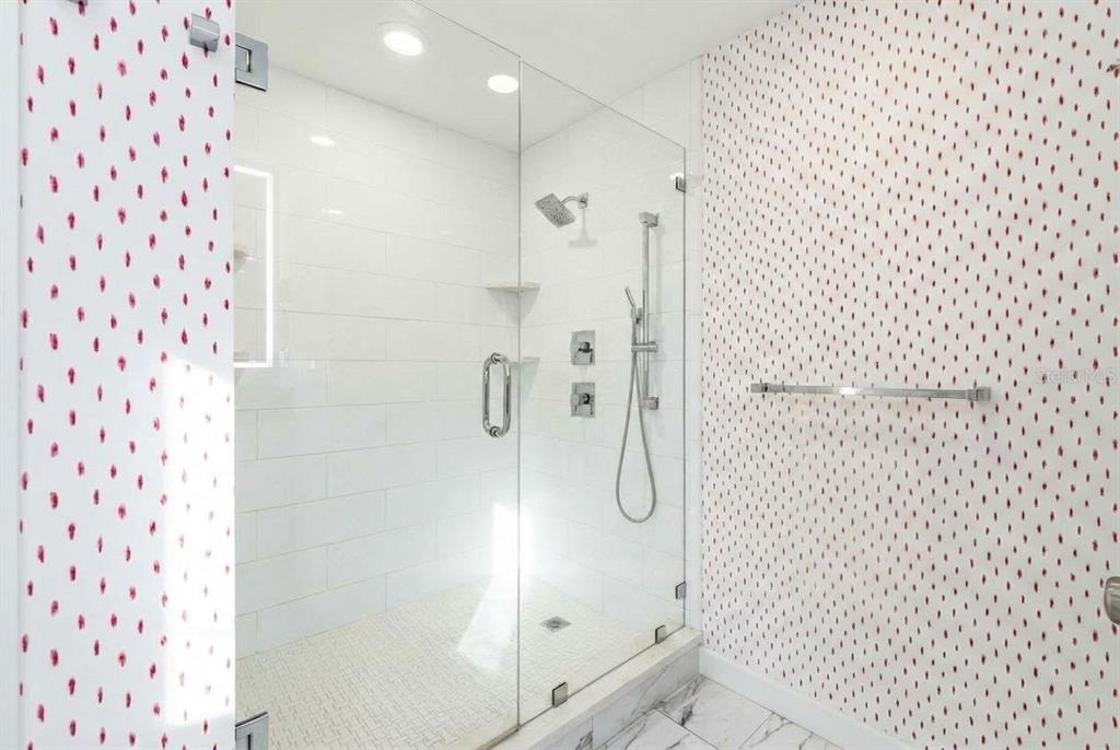 6206 Masters Boulevard, Unit 302 Orlando, FL 32819 - Photo 10 of 32 a bathroom with a shower