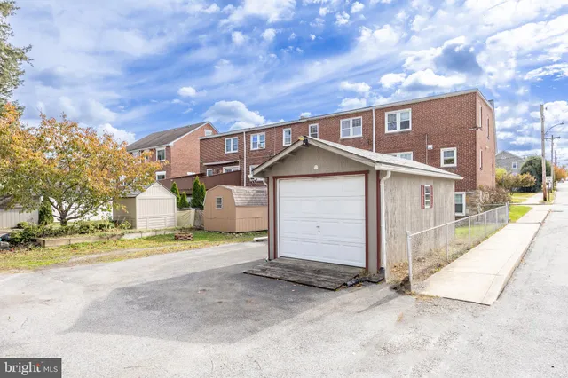 $2,400 | 353 William Street, Downingtown, PA 19335