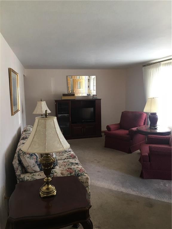 1629 Hollyrood Road Baldwin, PA 15227 - Photo 4 of 17 Gallery Image 4