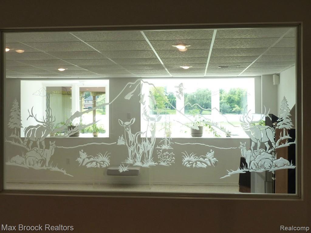 3959 Shellmarr Lane Bloomfield Hills, MI 48302 - Photo 71 of 86 LL Etched Glass Window