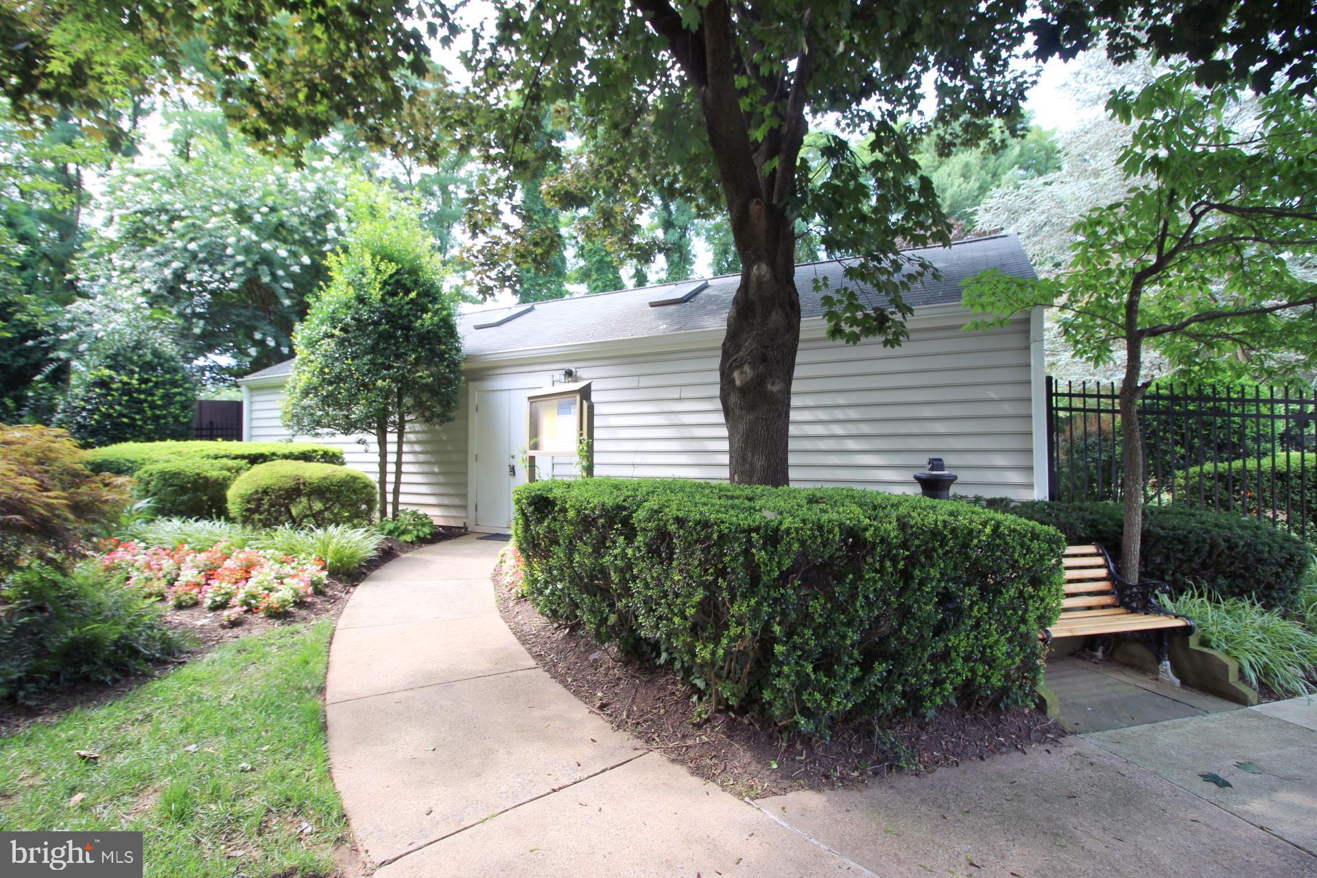 10118 Oakton Terrace Road, Unit 10118 Oakton, VA 22124 - Photo 25 of 27