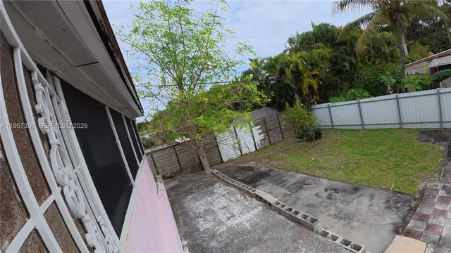 $3,300 | 14931 Northeast 7th Court, Unit 14931, Miami, FL 33161