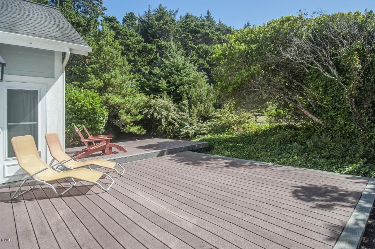 450 Edgewater Depoe Bay, OR 97341 - Photo 39 of 51 Backyard