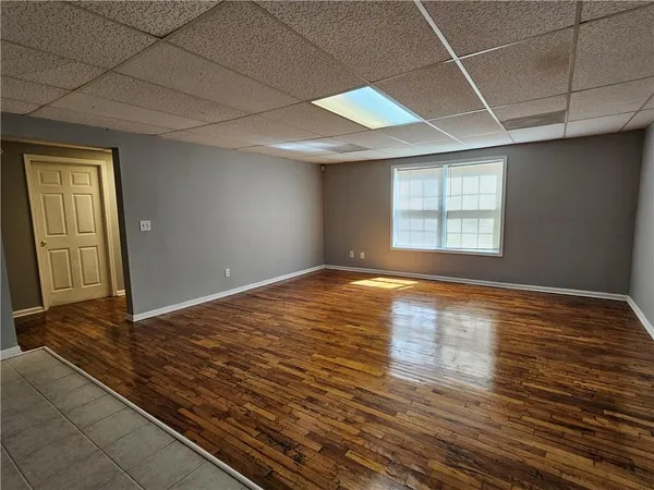 a view of a house with backyard and trees