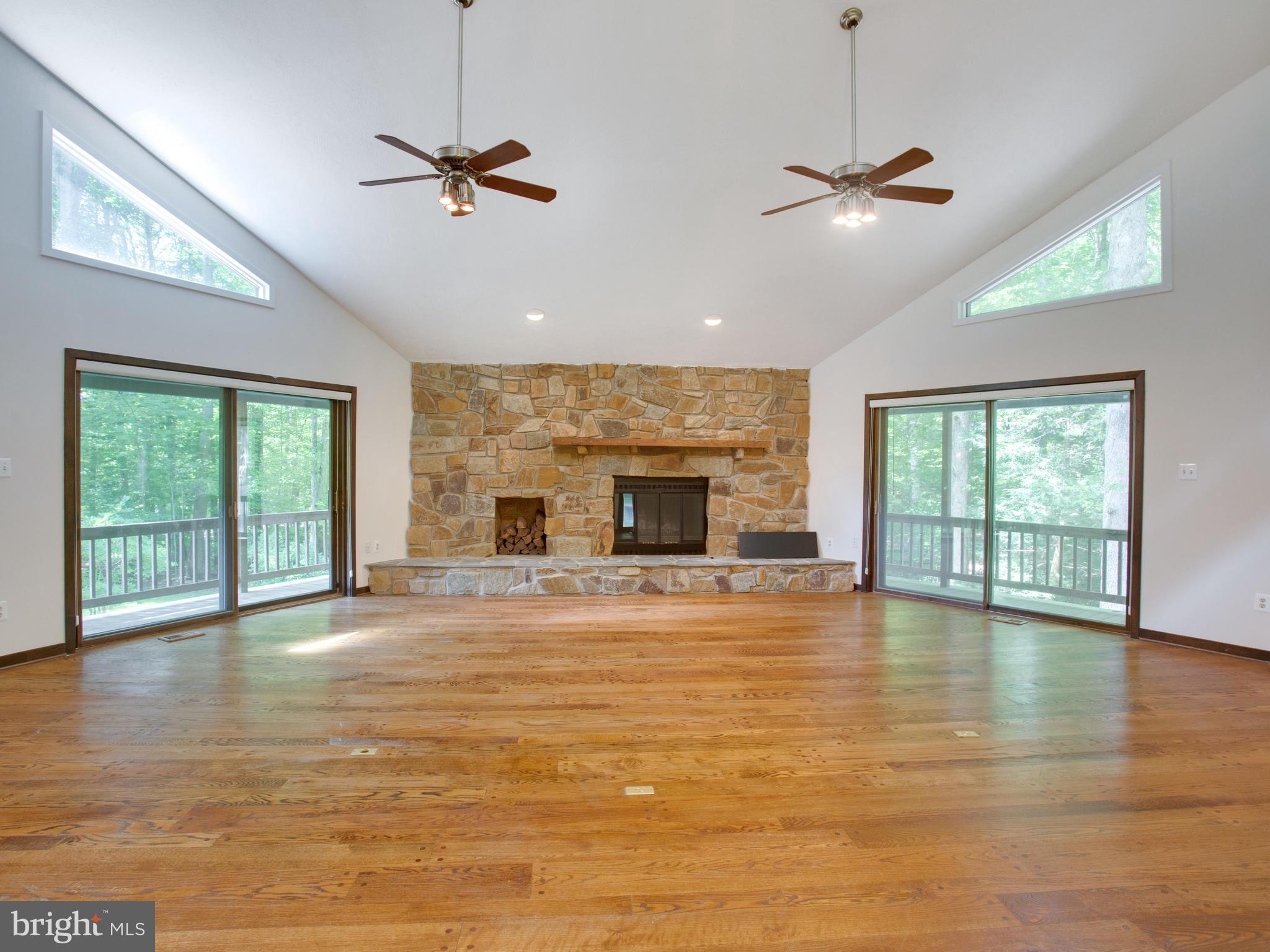 7605 Maple Branch Road Clifton, VA 20124 - Photo 3 of 30 Great room w/Vaulted Ceilings, Hardwood floors