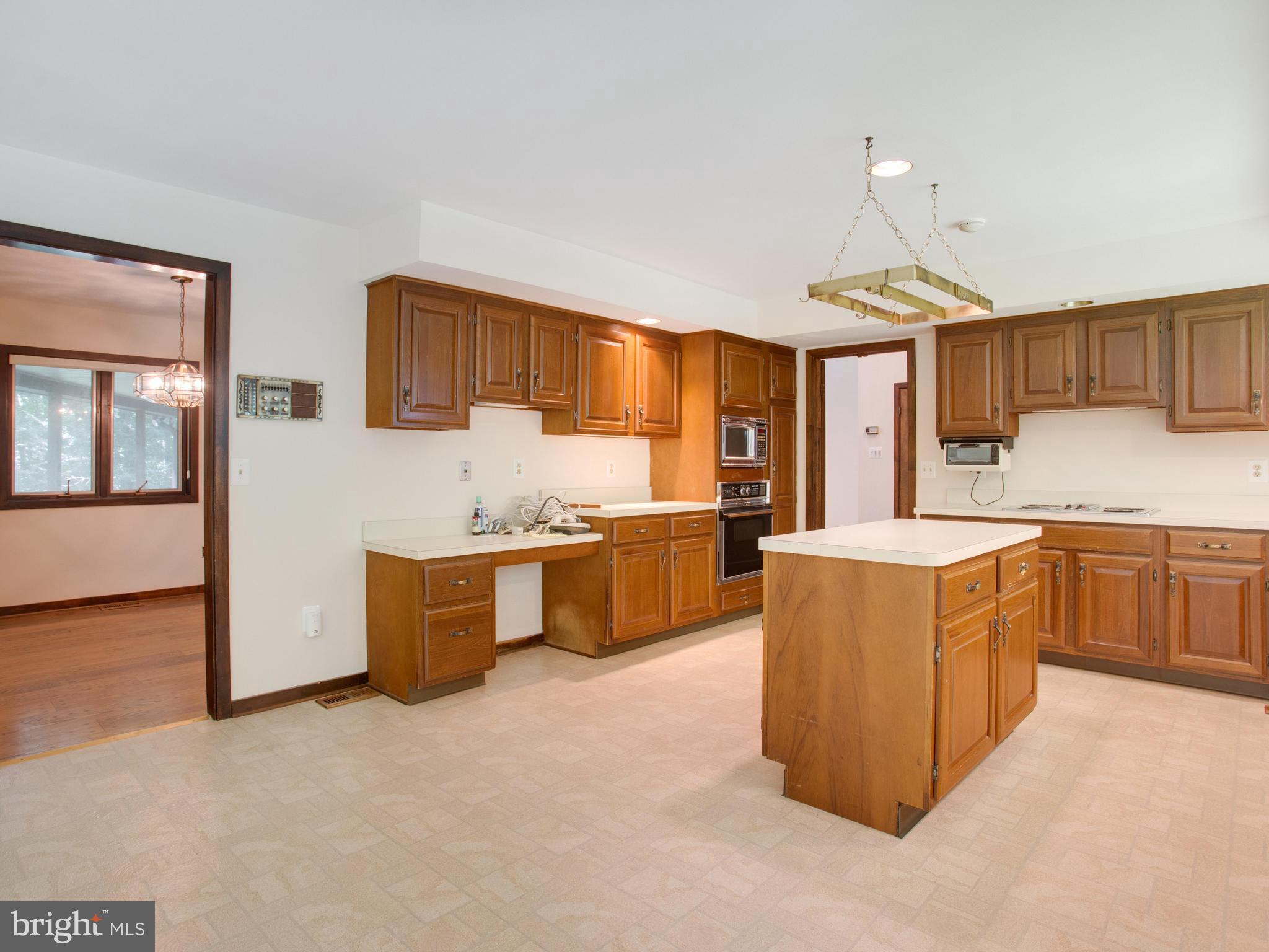 7605 Maple Branch Road Clifton, VA 20124 - Photo 7 of 30 Kitchen