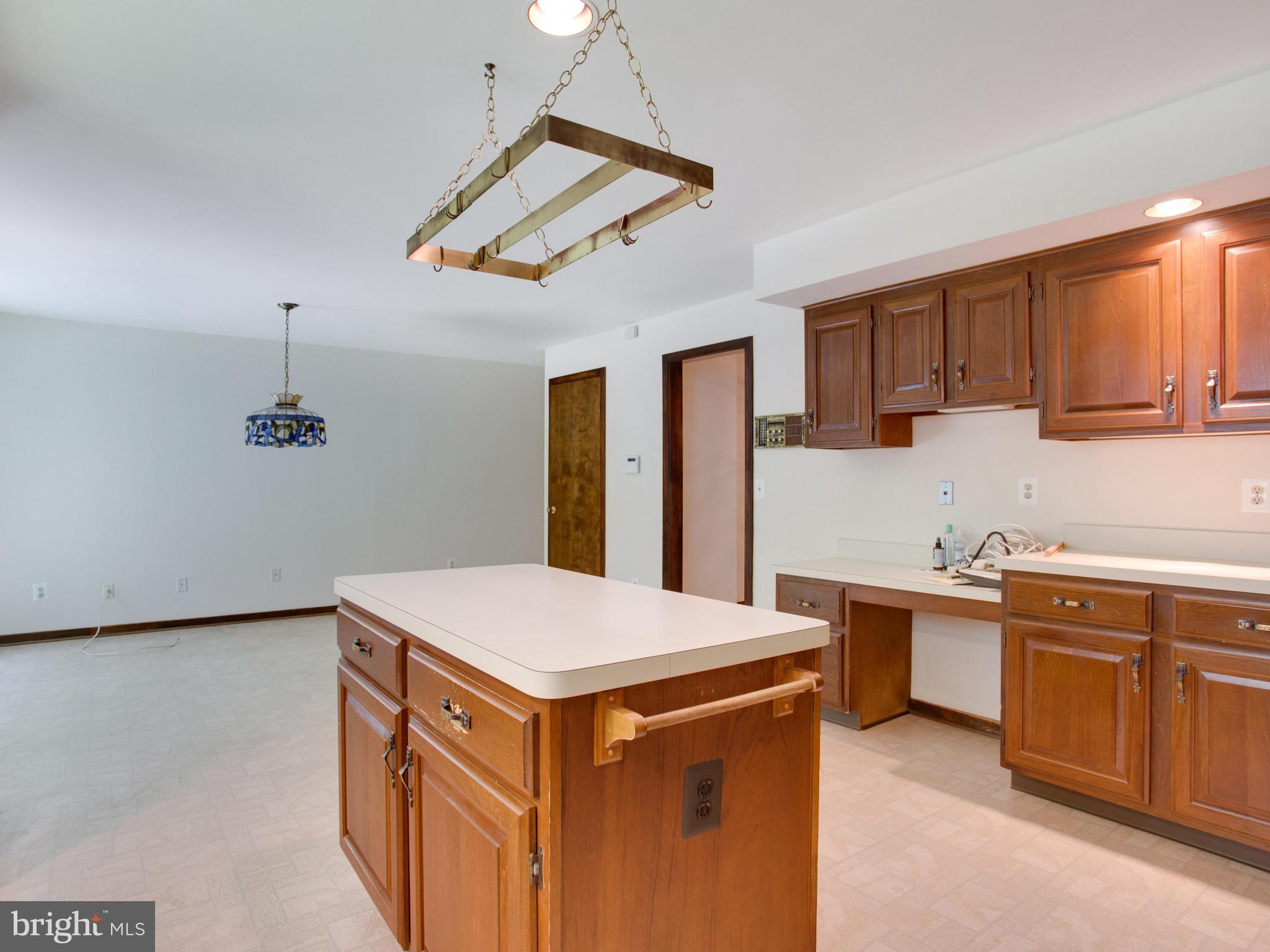 7605 Maple Branch Road Clifton, VA 20124 - Photo 8 of 30 Kitchen