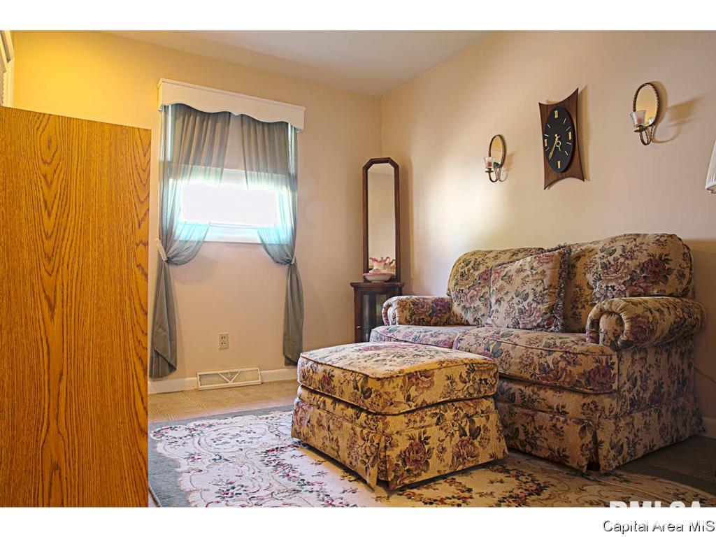 2128 Faringdon Road Springfield, IL 62702 - Photo 11 of 36