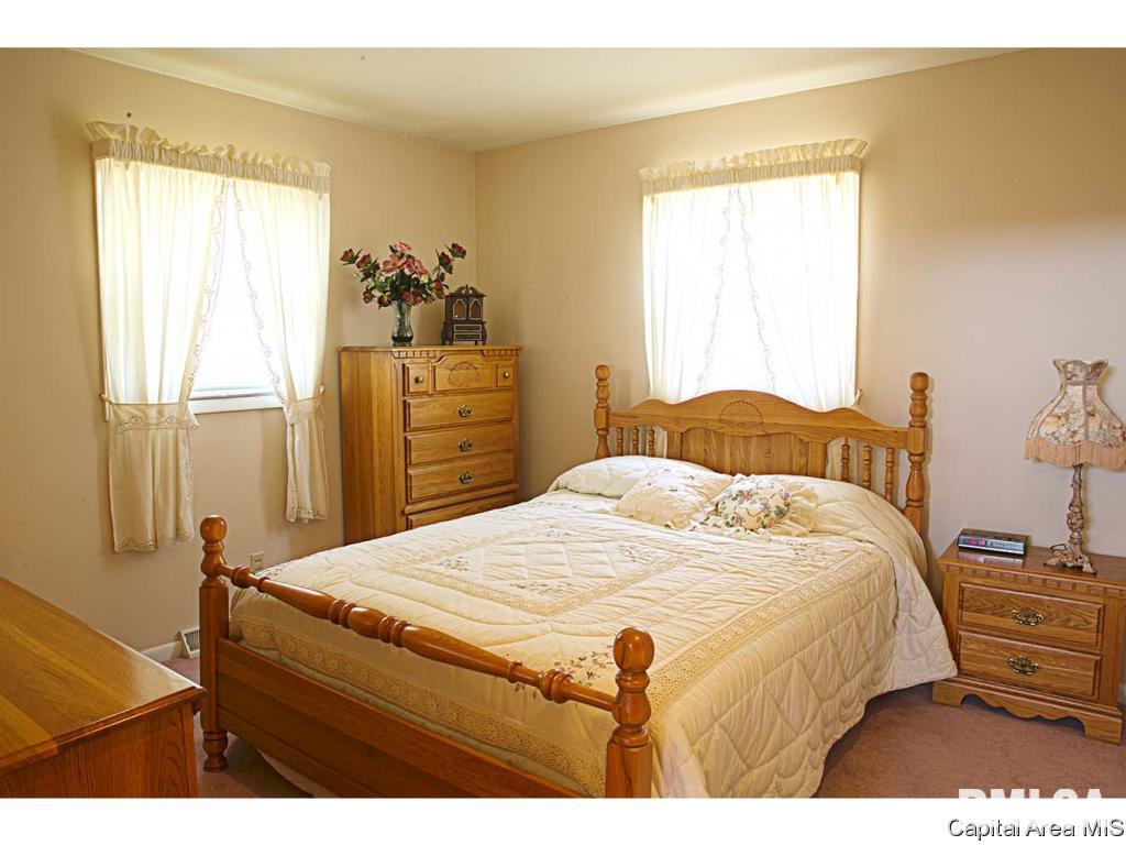 2128 Faringdon Road Springfield, IL 62702 - Photo 12 of 36
