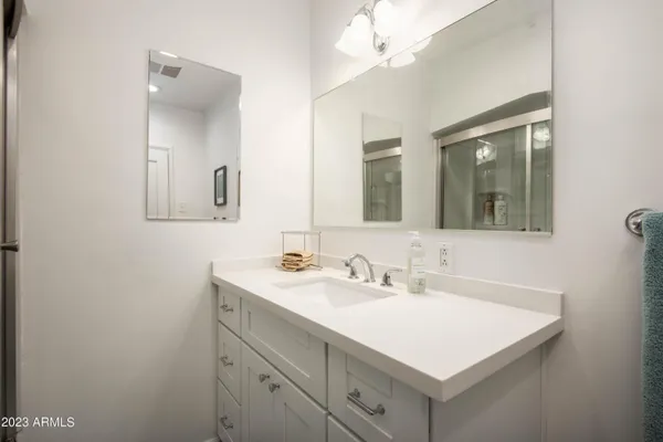 $2,500 | 1301 West Glenrosa Avenue, Phoenix, AZ 85013