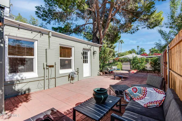 $2,500 | 1301 West Glenrosa Avenue, Phoenix, AZ 85013