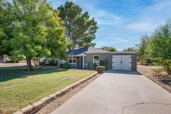 $2,500 | 1301 West Glenrosa Avenue, Phoenix, AZ 85013