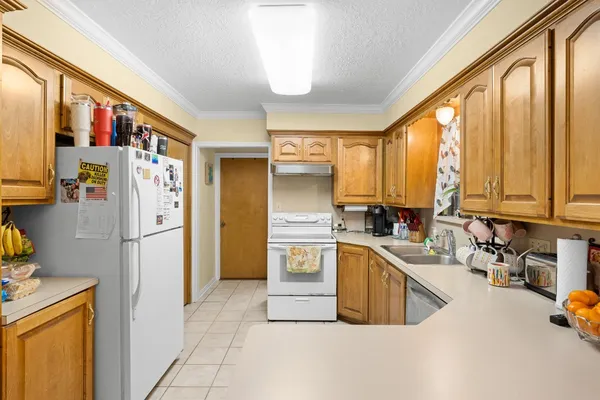 $299,000 | 1326 Kathy Avenue, Sealy, TX 77474