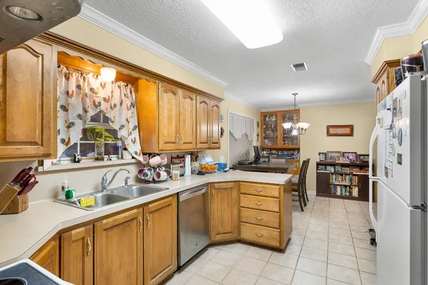 $299,000 | 1326 Kathy Avenue, Sealy, TX 77474