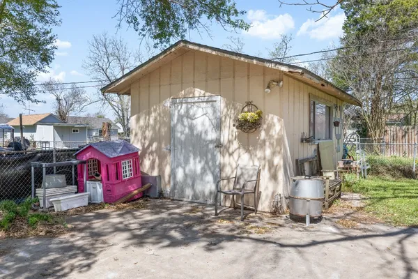 $299,000 | 1326 Kathy Avenue, Sealy, TX 77474