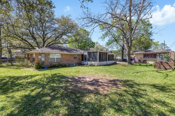 $299,000 | 1326 Kathy Avenue, Sealy, TX 77474