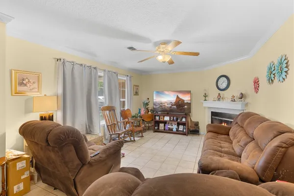 $299,000 | 1326 Kathy Avenue, Sealy, TX 77474