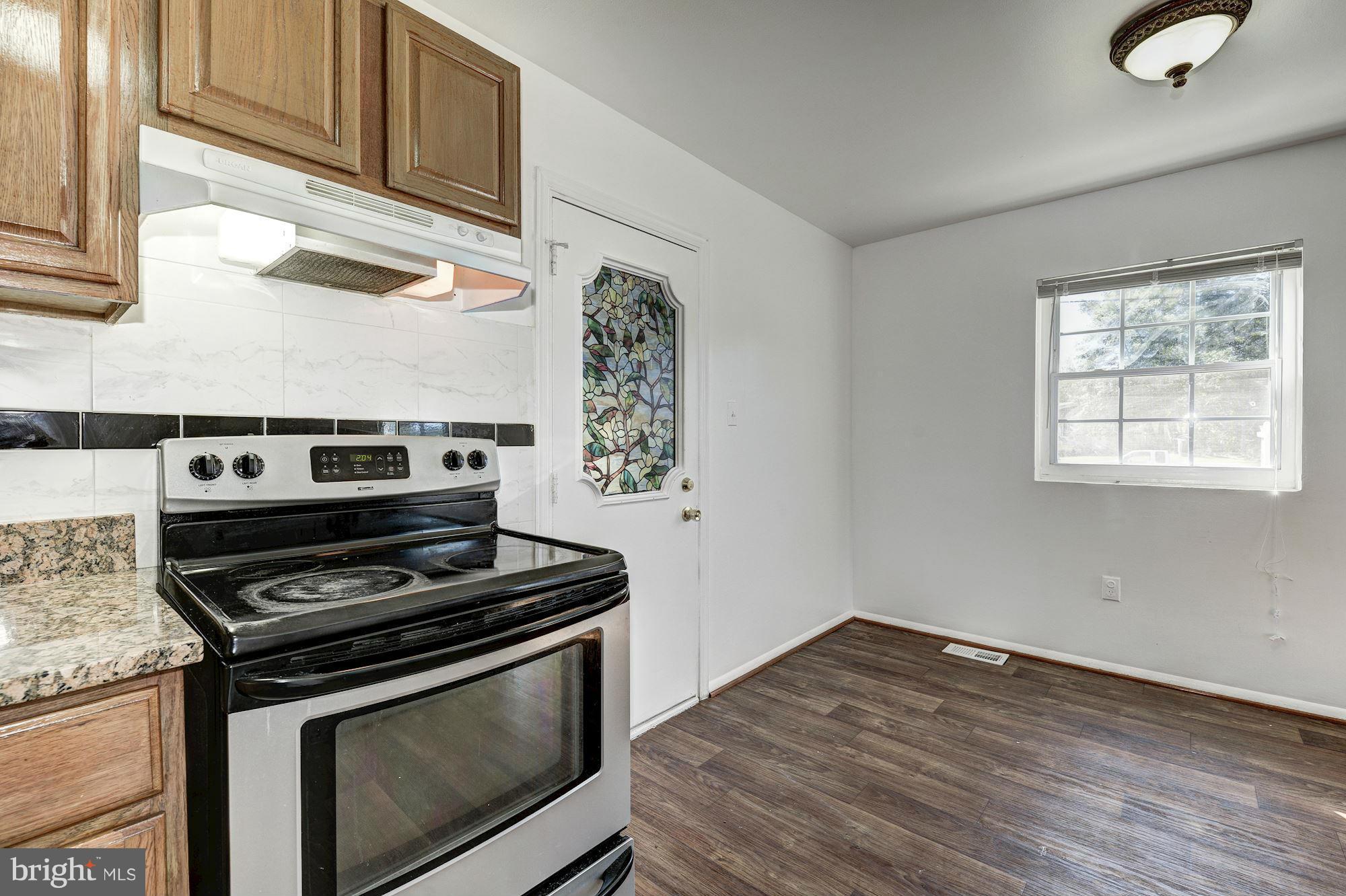 8001 Russell Road Alexandria, VA 22309 - Photo 3 of 24 Interior (General)