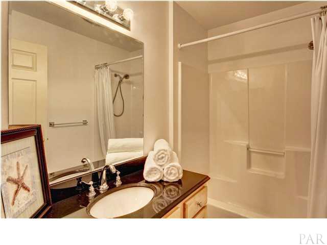 554 Riola Place Pensacola, FL 32506 - Photo 19 of 20 2nd bathroom with granite counter top