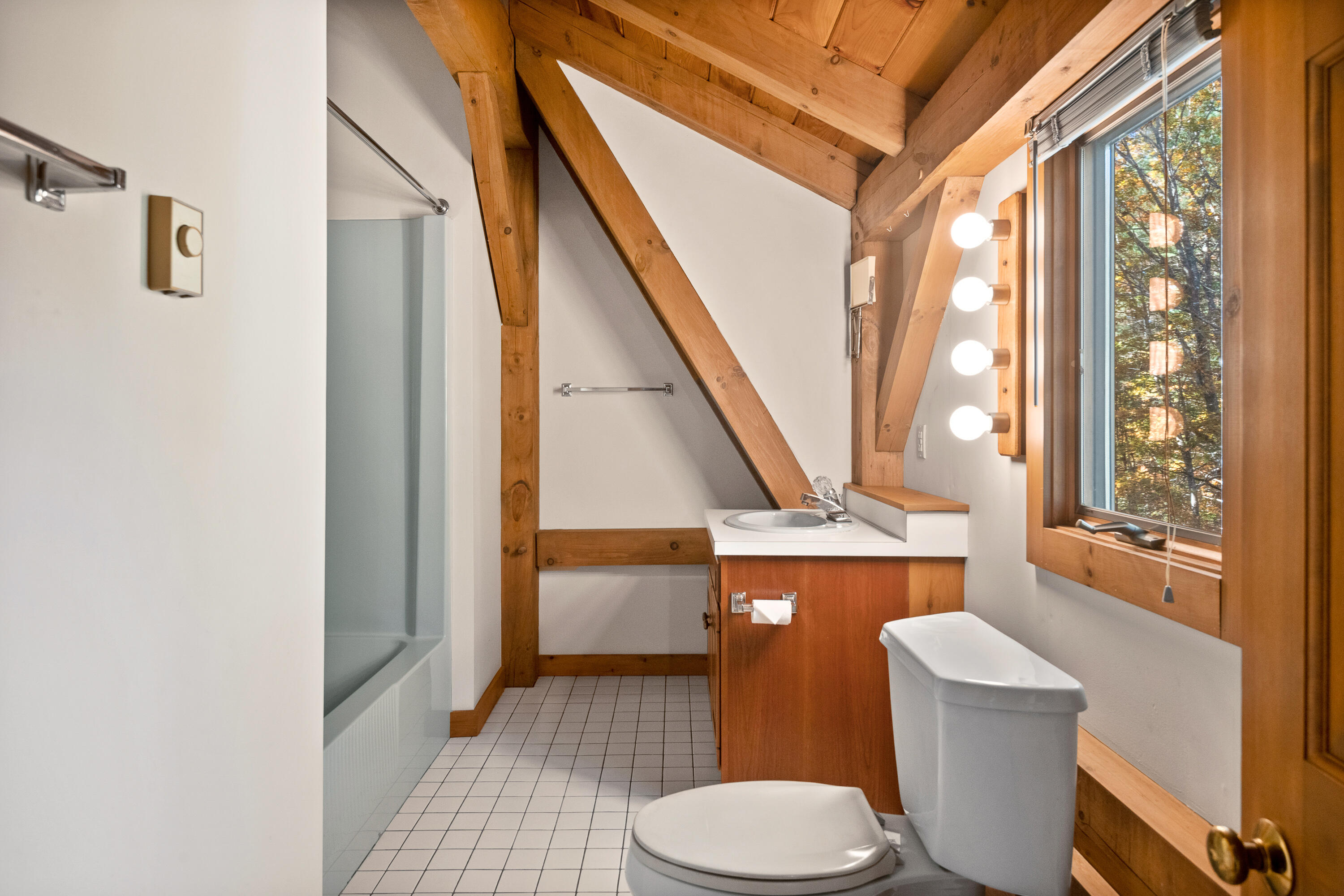 16 Captains Way Kittery Point, ME 03905 - Photo 37 of 42 Upstairs Bathroom