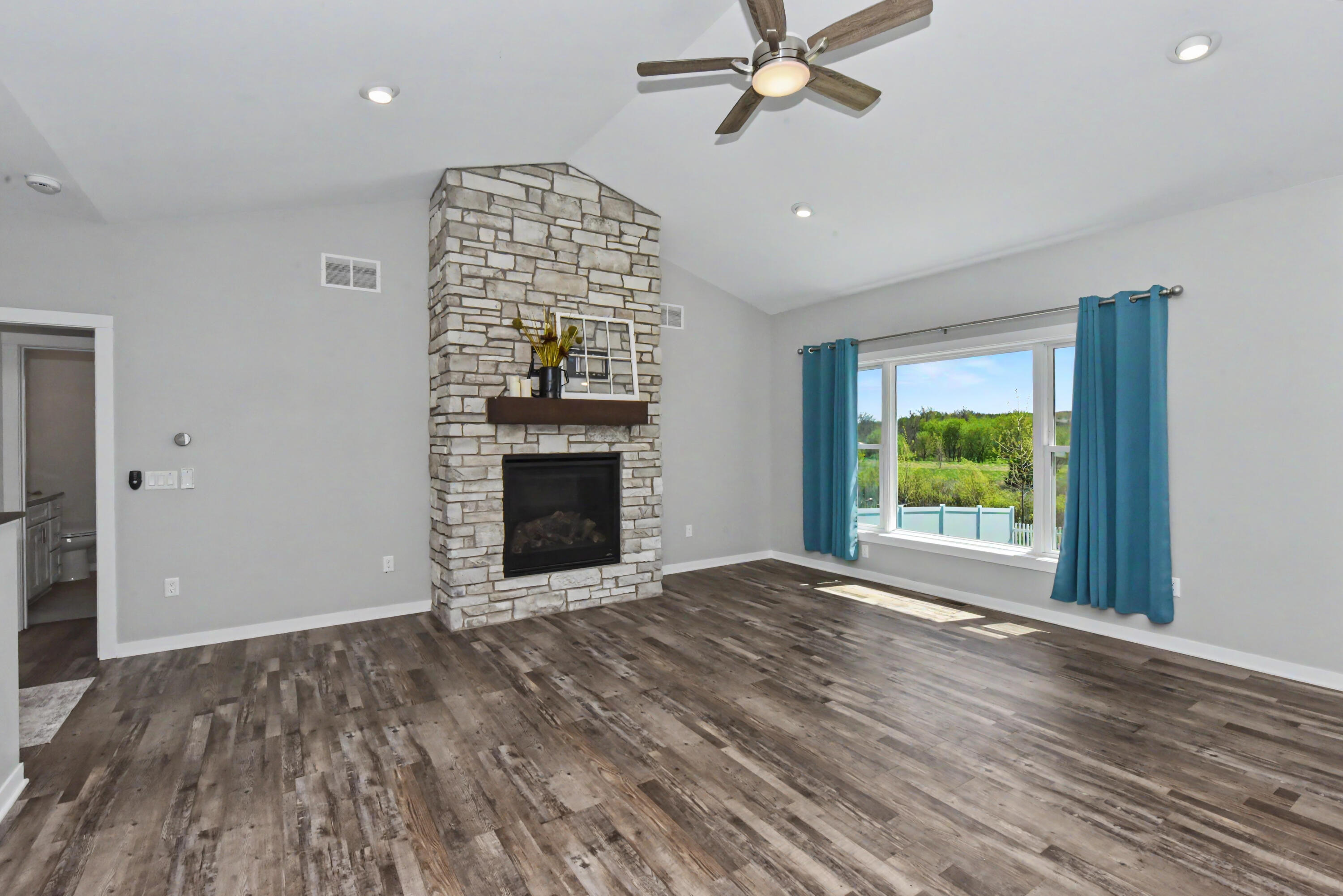 620 East Clancy Street Jefferson, WI 53549 - Photo 14 of 58 Great Room