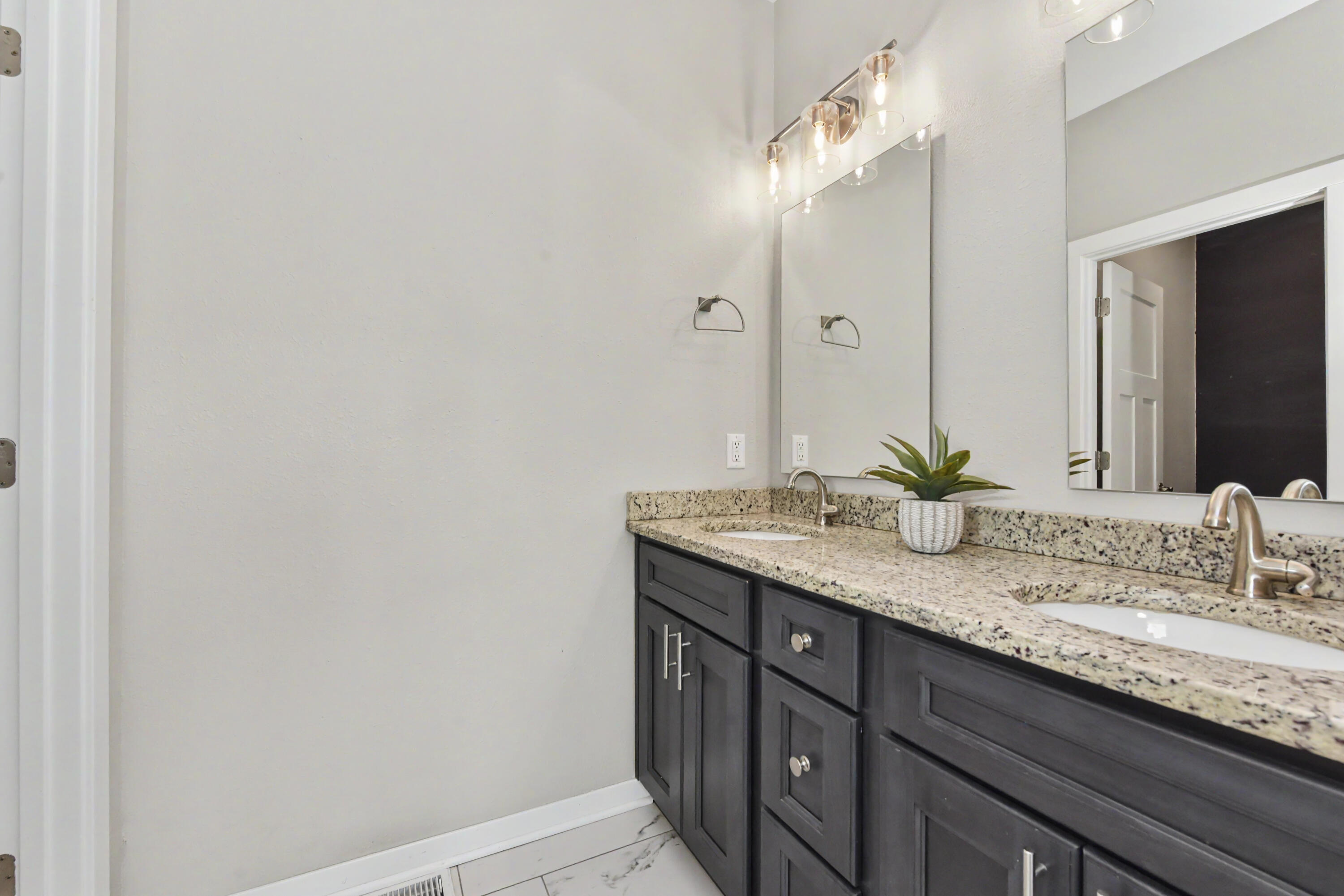 620 East Clancy Street Jefferson, WI 53549 - Photo 30 of 58 Master Bathroom