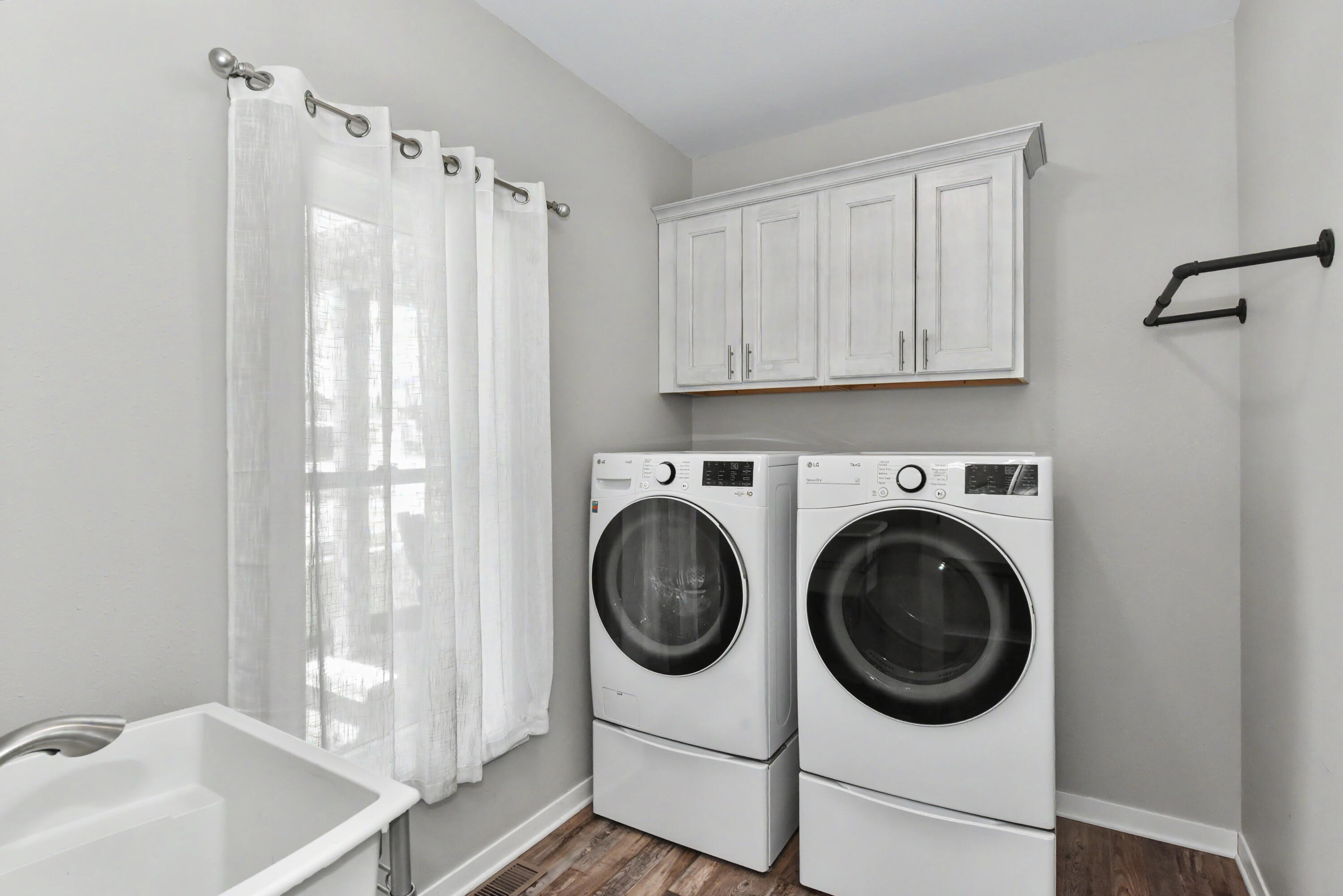 620 East Clancy Street Jefferson, WI 53549 - Photo 33 of 58 Main Level Laundry