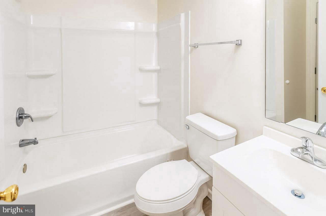 45293 Rumsford Lane California, MD 20619 - Photo 10 of 12 Upstairs hall bathroom