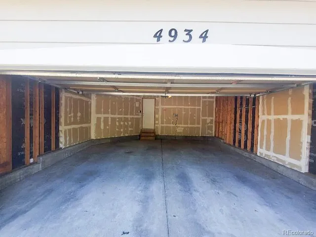 a view of a garage