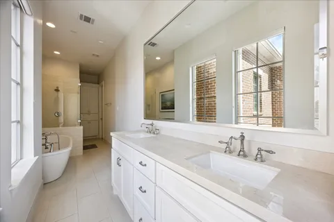 $775,000 | 3928 West Main Street, Houston, TX 77027