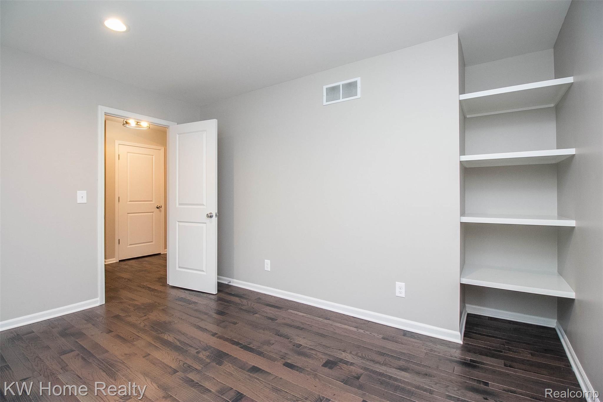 4260 Stoddard Road West Bloomfield, MI 48323 - Photo 23 of 47 24.jpg