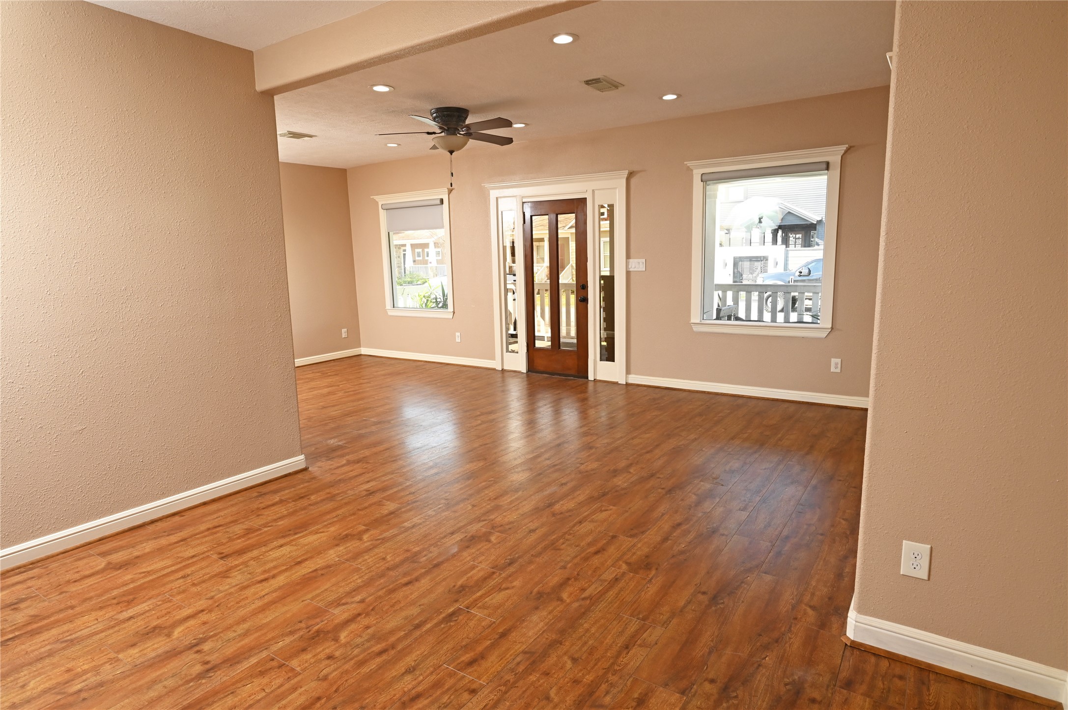 608 Archer Street Houston, TX 77009 - Photo 9 of 38