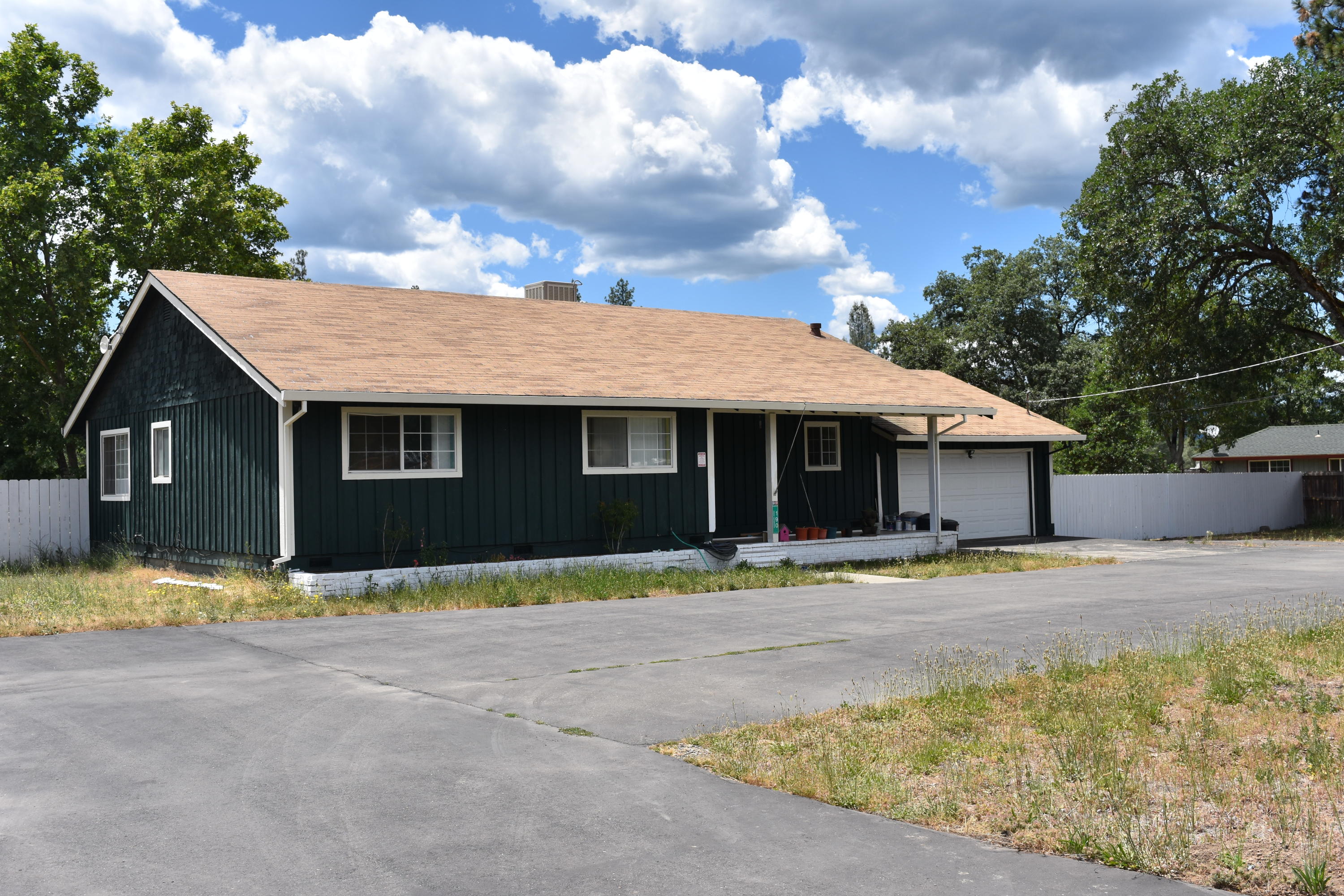 170 Kingsbury Road Hayfork, CA 96041 - Photo 1 of 1 a front view of a house with a yard