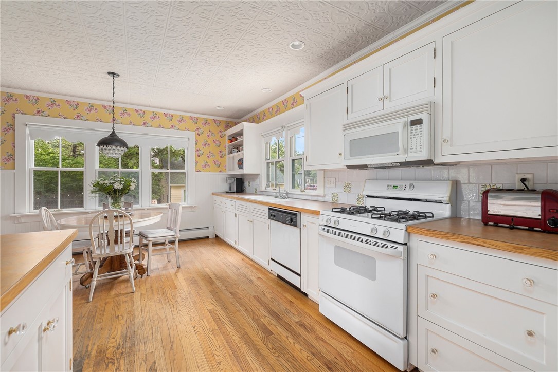 84 Alfred Drowne Road Barrington, RI 02806 - Photo 8 of 30
