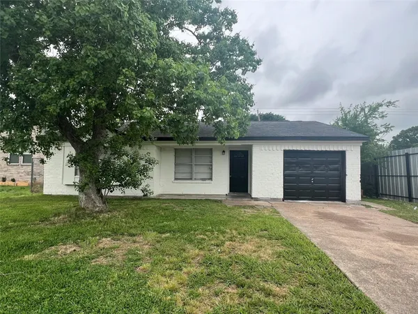 $1,975 | 10902 Jutland Road, Houston, TX 77048