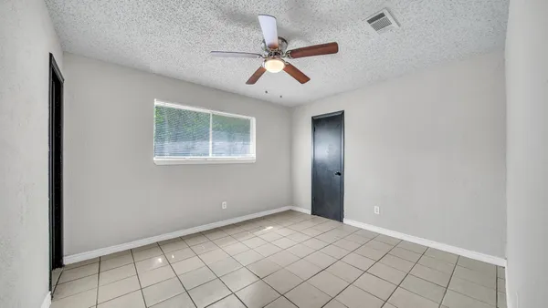 $1,975 | 10902 Jutland Road, Houston, TX 77048