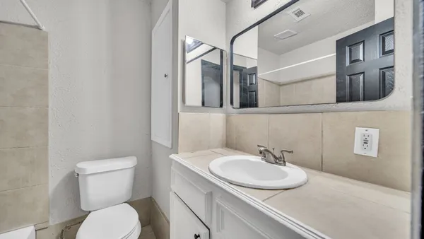 $1,975 | 10902 Jutland Road, Houston, TX 77048