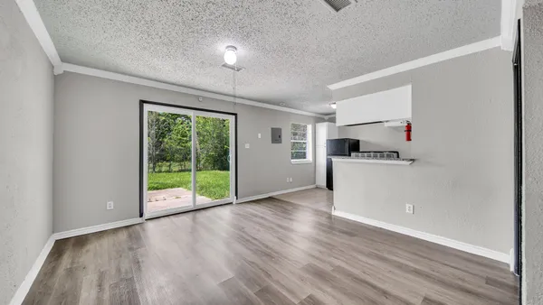 $1,975 | 10902 Jutland Road, Houston, TX 77048