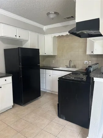 $1,975 | 10902 Jutland Road, Houston, TX 77048