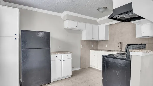 $1,975 | 10902 Jutland Road, Houston, TX 77048