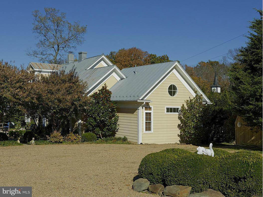 1176 Delaplane Grade Road Upperville, VA 20184 - Photo 28 of 30 View of pea gravel parking area