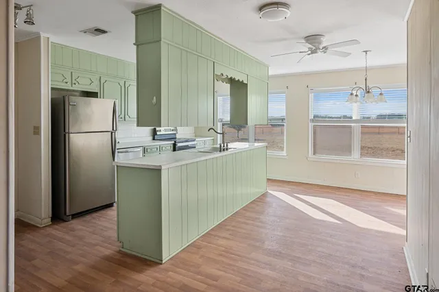 $1,641,600 | 779 County Road 33060, Sumner, TX 75486